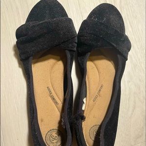Woman’s flats size 10